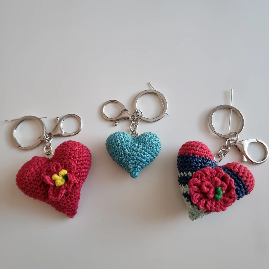 Virkat hjärta - nyckelring.  - 90