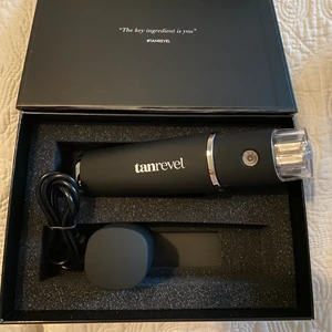 Tanrevel Pro  - Ordinariepris: 1299:- Säljer på grund av att jag har två stycken. Älskar min! 🤌🏽 Pris kan diskuteras! Frakt ingår ej (66kr)