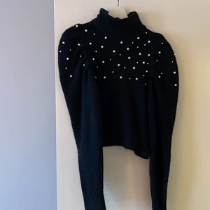 Stickad tröja 😊 - Stickad tröja från Ginatricot. Storlek XS-S. Pris 50kr, köparen står för frakt 🥰