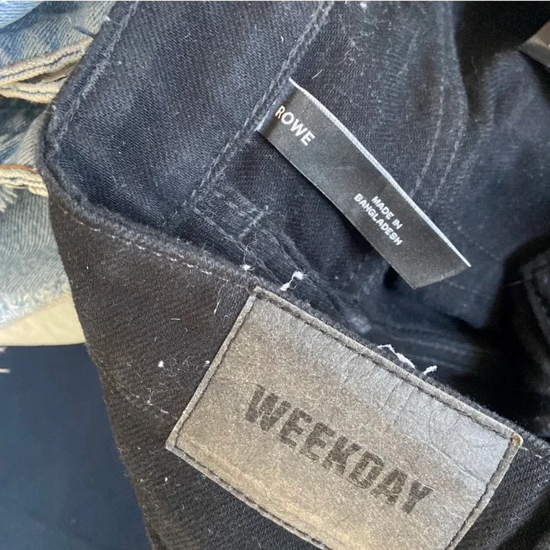 Raka jeans med slitningar - 91