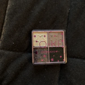 Ögonskugga  - Ögonskugga från Q-KI. Helt ny och oanvänd!!