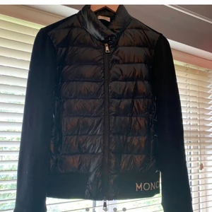 Moncler Jacka - Helt ny aldrig användt 