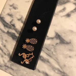 Örhängen - Säljer dessa tre söta örhängen, aldrig använda. Fint skick!