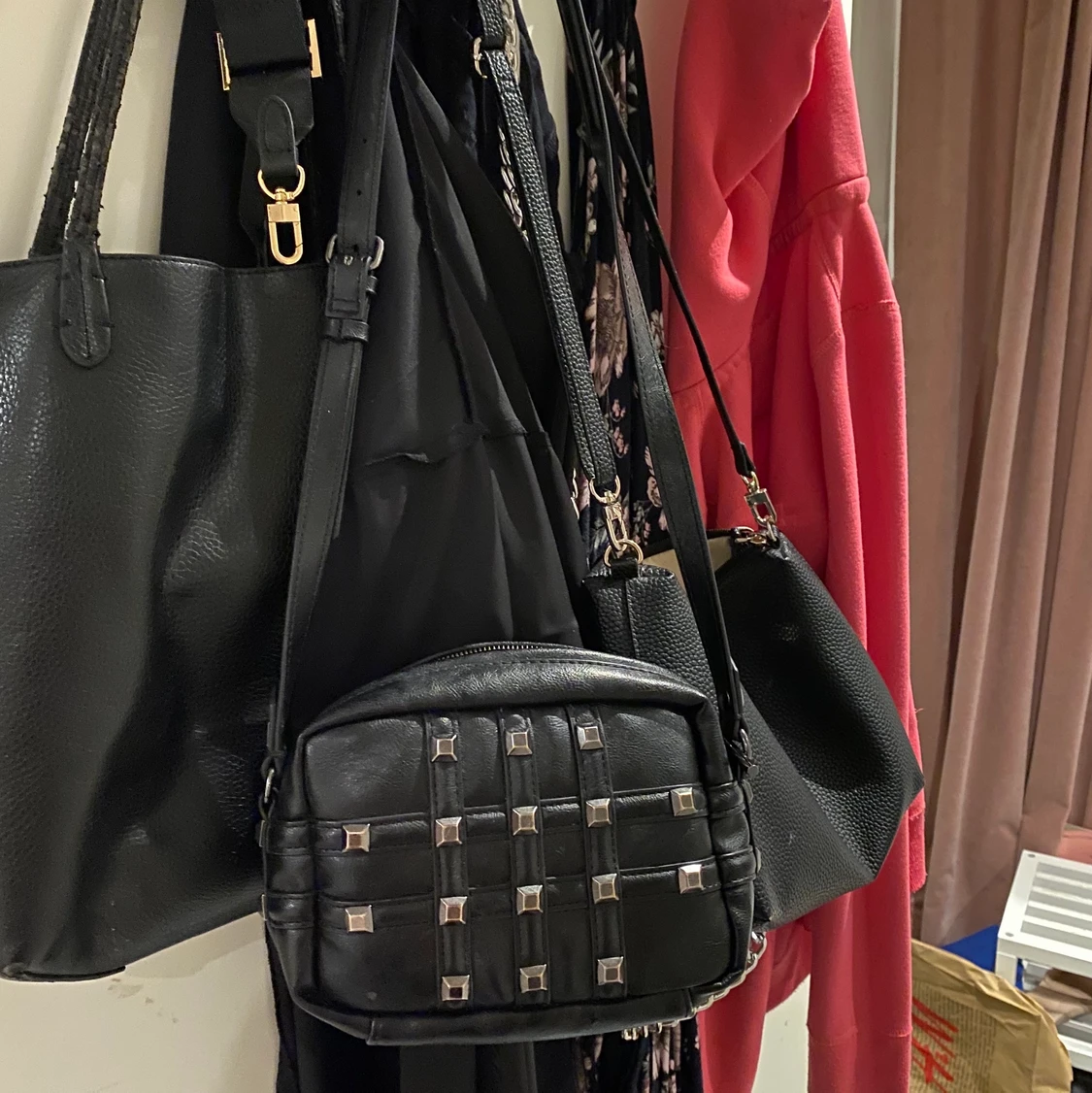 Zara väska med nitar på❤️