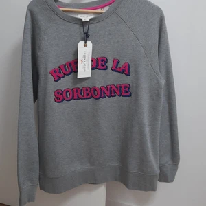 Holly white, size M, sweatshirt fleece  - Jag köpte den ett tag sedan fast har aldrig tagit på den pga storleken, den är som ny och har aldrig gått ut. Etiketten finns även kvar på den.