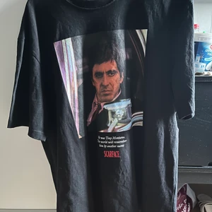 Scarface tröja  - Säljer en scarface tröja från hm storlek medium 