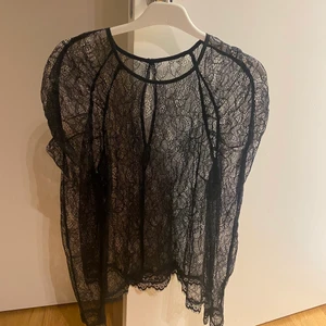 Svart festblus - Svart festblus med puffärm, perfekt med svart linne under. 