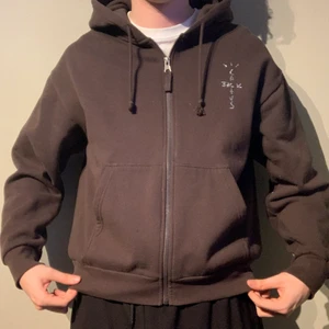 Cactus Jack Rhinestone Hoodie - Köpt på stockX. Väldigt trendig hoodie av Travis Scott. Utopia merch.✌🏻