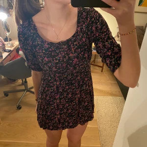 Klänning  - Gullig klänning 