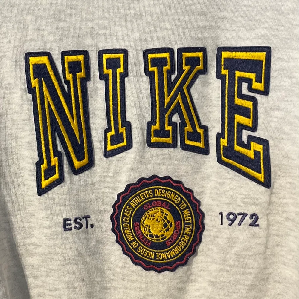 En super fin vintage Nike Sweatshirt! Inga fläckar eller några andra deffekter alls! Strl S (herr strl). Tröjor & Koftor.