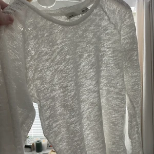 vit tröja ! - säljer denna jättesöta fairy grunge tröjan ! säljer den då den inte längre kommer till användning, dm om ni har frågor ❤️
