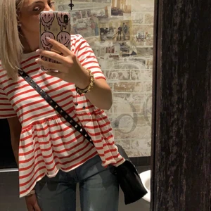 Tröja från Zara🤍 - Säljer denna tröjan från Zara som var jätte populär innan🤍