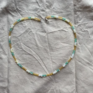 Halsband  - Halsband super fina färger passar till allt!! Andra bilder får ni se hur den sitter på !! 💗 frakt kostar 14kr