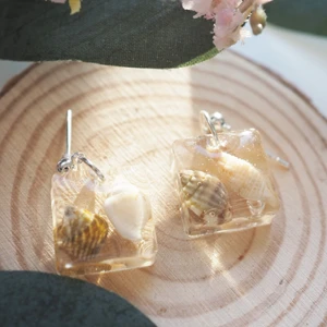 Tiny shell 🐚 earrings  - Super cute tiny shell embed in resin earrings. This earrings will definitely bring up your day :).    I embed a tiny shell with uv-resin. 