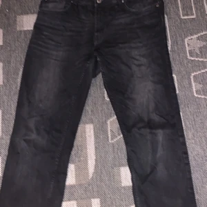 Jeans - Svarta vida jeans