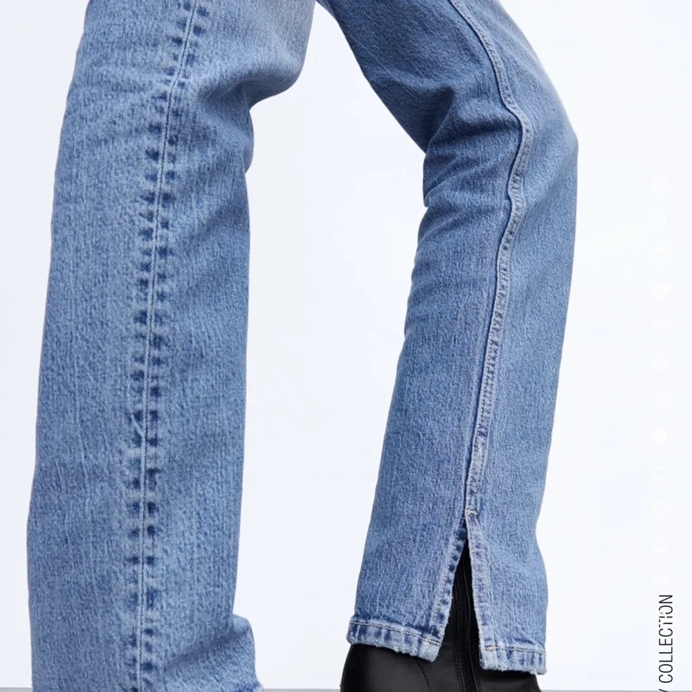 !OBS! Budgivningen slutar på tisdag! Säljer dessa populära zara jeansen eftersom att de inte passade. Helt slutsålda och helt oanvända!💖Skriv prov för fler bilder. Buda från 120 kr🥳KÖP DIREKT:190 kr. Jeans & Byxor.