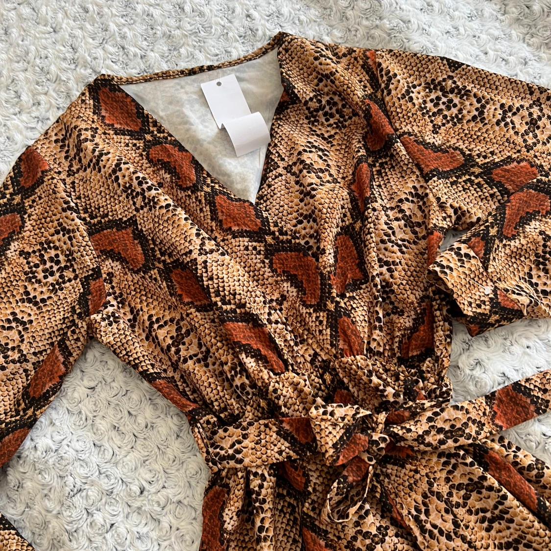 Ormmönstrad klänning i strl 38/40. Ny!!! - 91