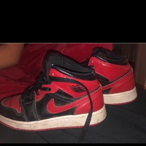 Jordans  - Säljer mina jordans, använda ett par gånger men är i bra skick. Storlek 37 men passar även 38