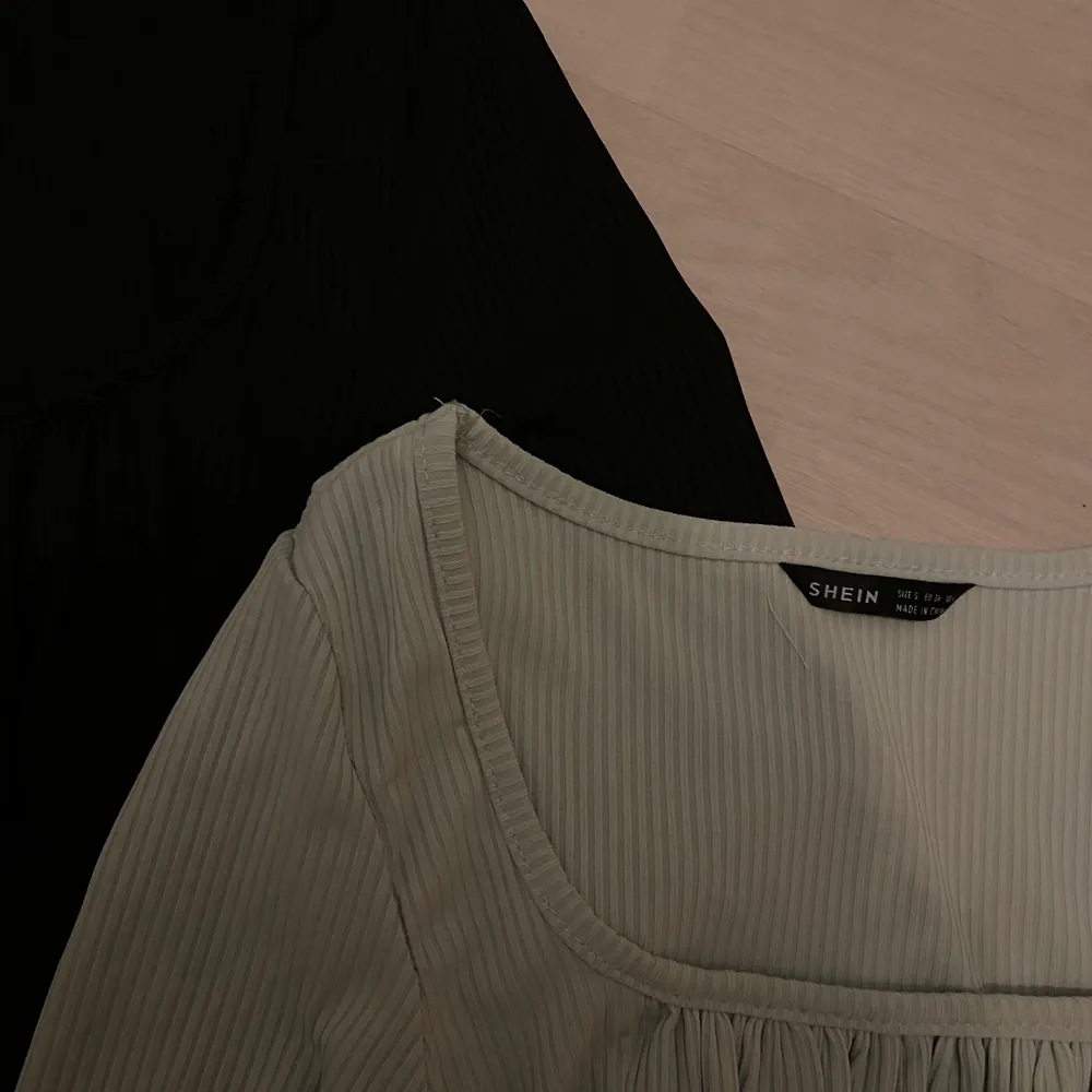 säljer två shein tröjor i storlek xs för ett paketpris (80kr!) nästintill oanvända. Toppar.