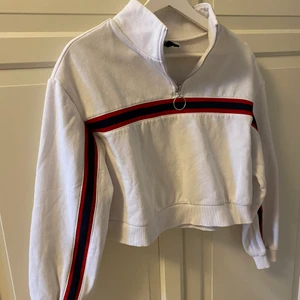 Tröja  - Divided tröja med halv dragkedja storlek S, sparsamt använd