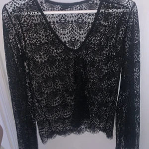 Tröja - Genomskinlig tröja från gina aldrig använd köparen står för frakt 