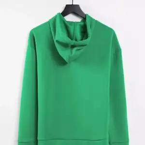 En fin grön hoodie som är helt oanvänd då jag köpt en annan som jag gillar mer! Storleken passar också S-M beroende på hur man vill att plagget sitter:) frakt tillkommer men pris kan diskuteras