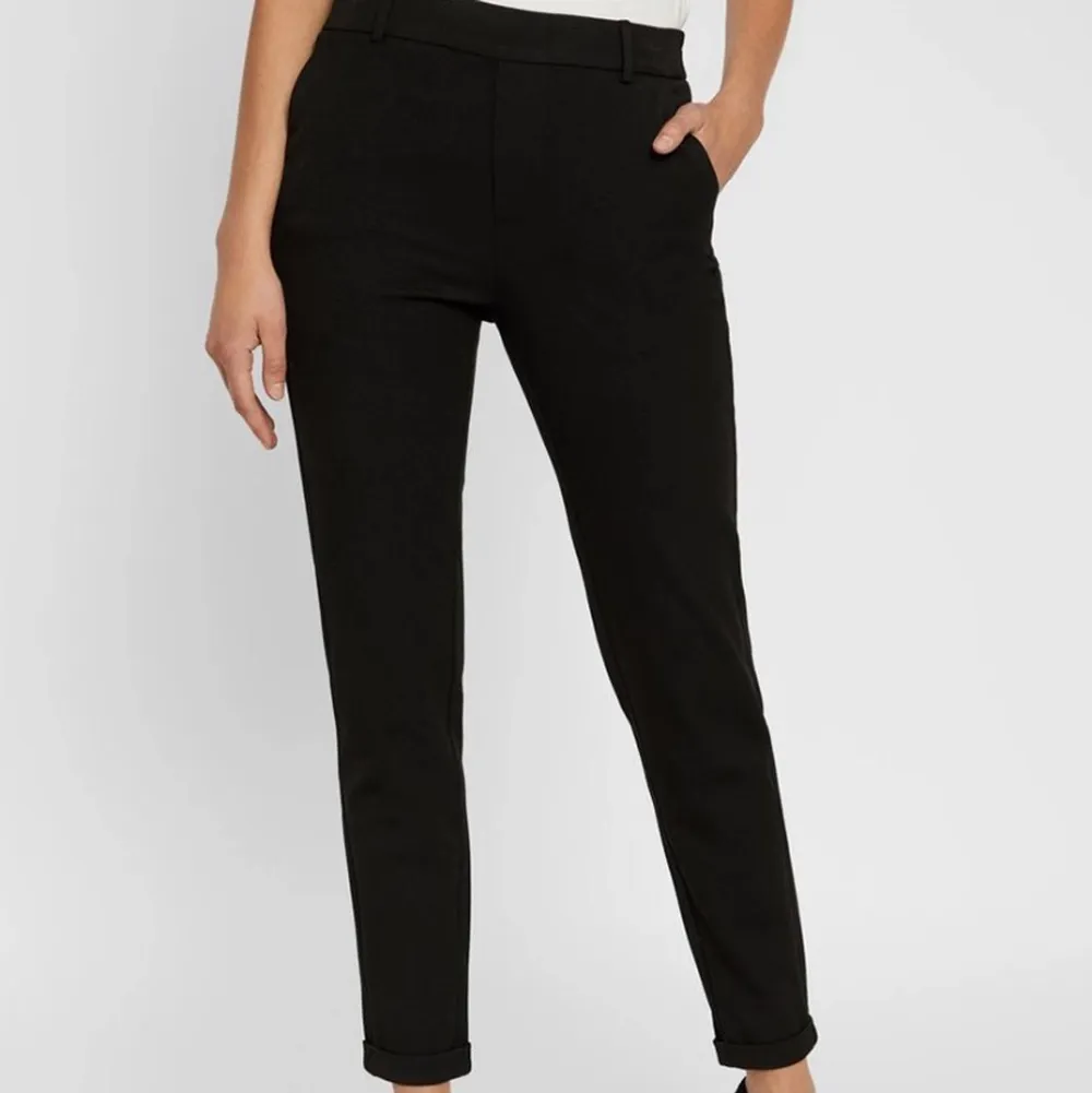 Helt nya byxor från Vero Moda i svart. Nypris 299:-. Jeans & Byxor.