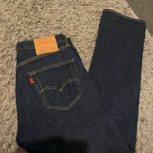 Levis 501 30/32 - Säljer mina Levis som e nyligen köpta i fel storlek. Är i ny skick 