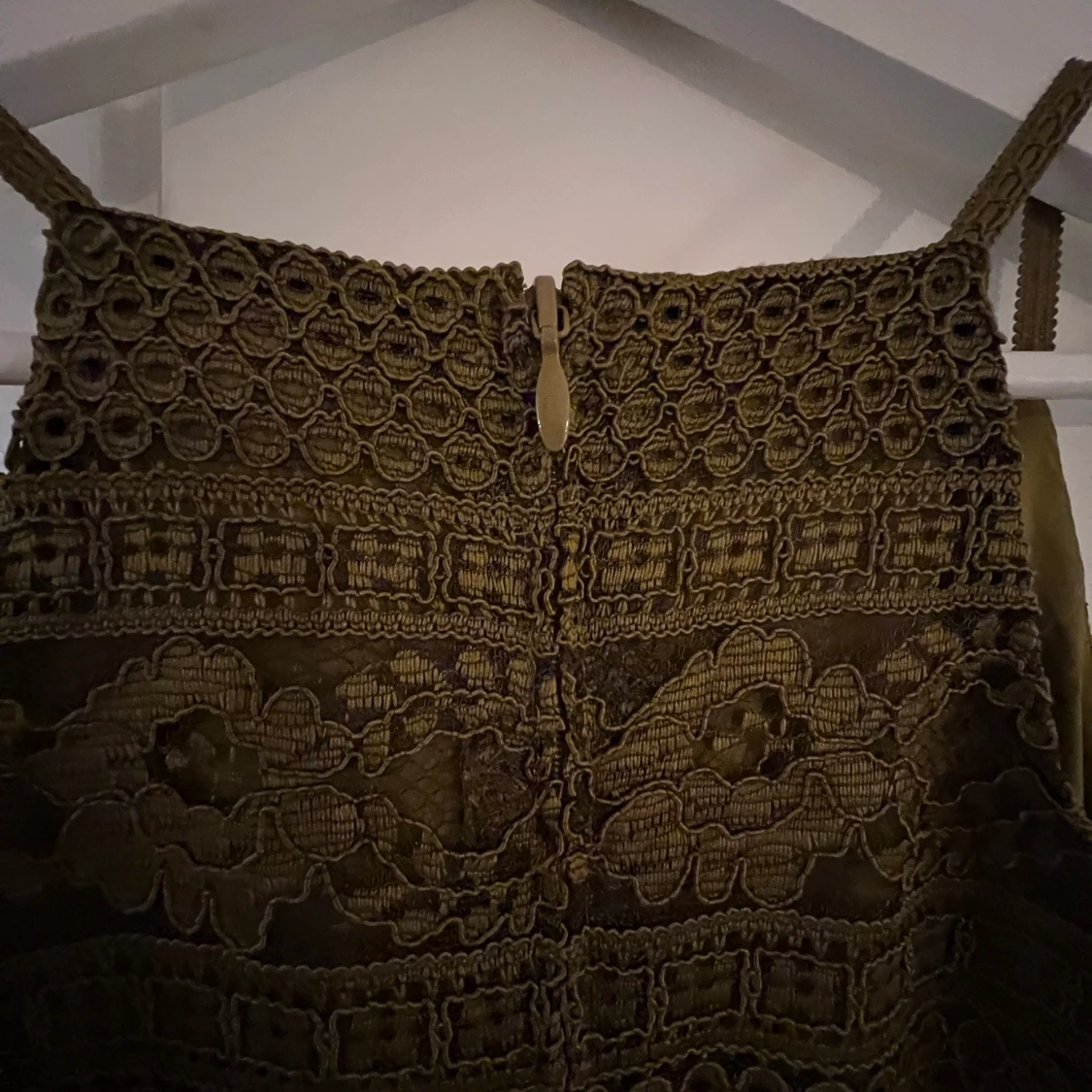 Olivgrön bodyconklänning  - 91