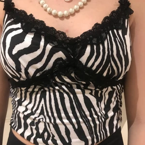 Zebra linen  - Säljer detta linne ifrån shein då jag bytt stil och ej använder det längre, har används ett antal gånger men man ser inga tecken på användning. Kontakta mig vid frågor❤️
