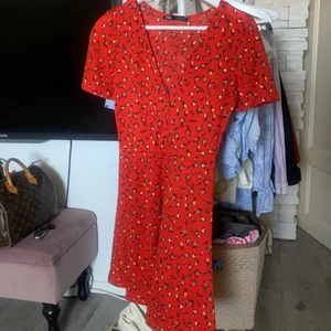 ZARA - Sååå söt klänning från zara, för liten för mig :(☺️