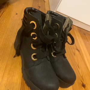 Johnny bulls - Säljer nu mina Johnny bulls✨stolek 37, andvänd 1 gång✨ frakt tillkommer 66kr💗