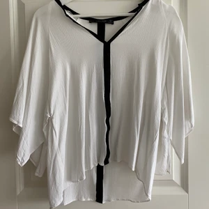 Blus från Zara säljes! - Blus från Zara. Storlek S. 🌸