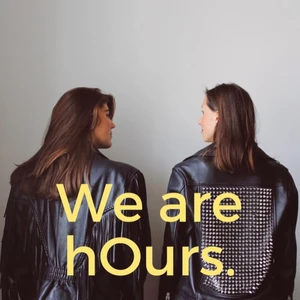 Äkta skinnjacka med nitar från Nyden  - Skinnjacka med nitar. Väger än del, men beror på att den är helt äkta. Kostade 6000 kr i nypris.