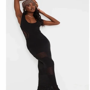 Crochet klänning - Crochet plunged maxi dress från pretty little thing I ny skick!💕 strl UK 10 möts i Sthlm eller frakt för 40kr
