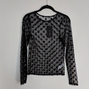 Tröja från Zara - ej tillgänglig längre!  - Helt oanvänd tröja från zara - perfekt att ha till fest och passar med ett linne under!