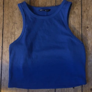 Blå topp - Söt blå topp 💙, aldrig använd! Säljer för 40 kr + frakt 🙌🏽