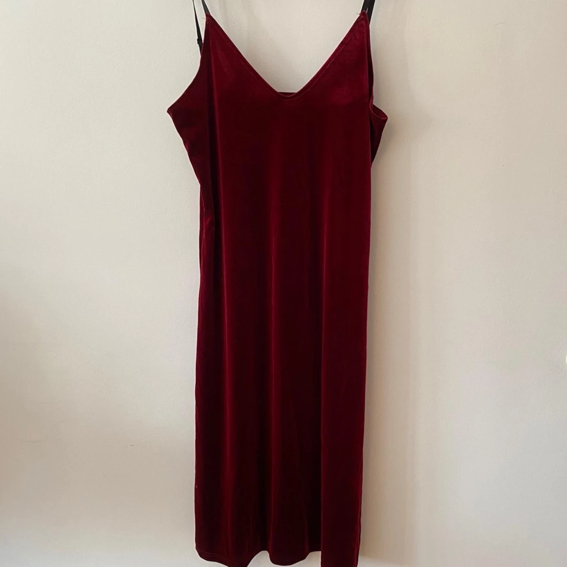 Vinröd sammetsklänning 