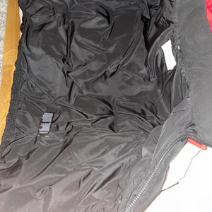 Calvin Klein vinter jacka, storlek s - Ny pris: 2600, den är varm och skön. 