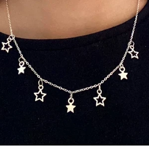 Stjärnhalsband  - Lägger upp detta populära stjärnhalsband igen, går att få i valfri längd annars 42cm, hör av er vid frågor💓💓