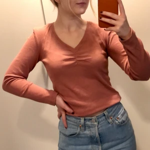 Långärmad tröja  - Långärmad tröja från Åhléns                                      Storlek S. Aldrig använd endast testad. 