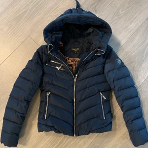 Hollies jacka, storlek 36 - Hollies jacka i jättefint skick.  Kan skicka.