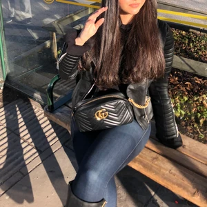 Chiquelle moto jacket - Säljer denna jacka i läderimitation, storlek 36 svart. Använd få gånger och är i bra skick. Säljer den då jag inte har någon användning för den.