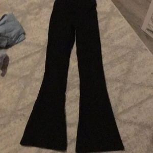 Bootcut leggings - Jättefina leggings som är utsvängda💗🌸nypris 200kr☺️säljer för 50kr🦋pris kan diskuteras 