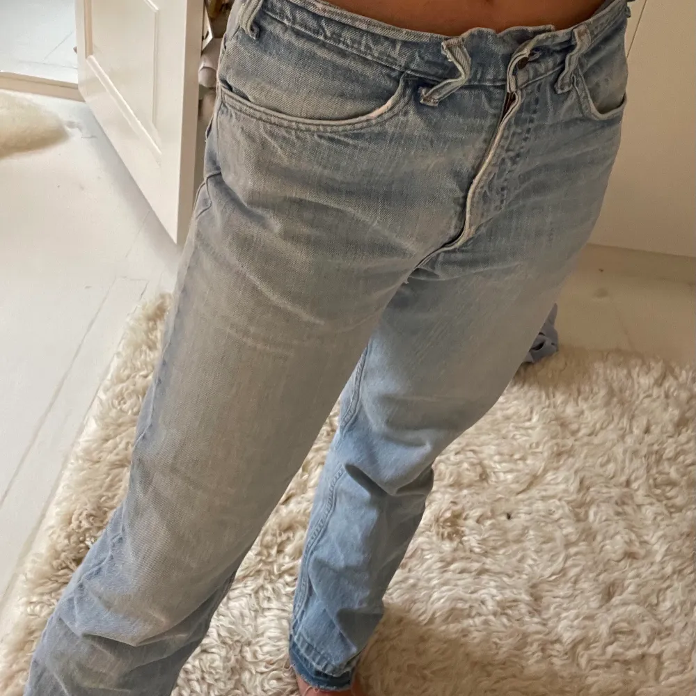 Vintage jeans från Levis, passar alla från 24-28 i W beroende på hur man vill att dem ska sitta! . Jeans & Byxor.