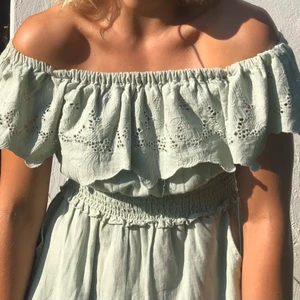 Playsuit - Jättefin playsuit från zara som går in i midjan med mönstrade delar💕