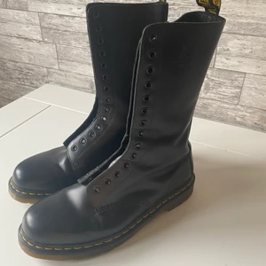 Dr.martens  - Dr martens kängor i storlek 45. Endast provade. 