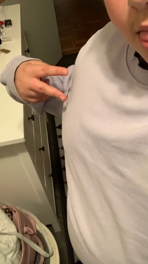 Pastelle lika sweatshirt  - Säljer en sweatshirt i färgen pastelle lila från hm. Det är ingen tryck på sweatshirten och den är köpt från man avdelningen men funkar för alla människor. Den är i storlek L för dom som gillar oversize kläder