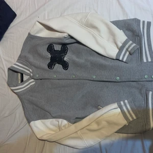 NumberNineXJapaneseBrand Varsity Jacket - Sällsynt japansk varsity jacka, passform är som xs/s fast det står m pågrund av att japaner brukar vara lite mindre. 