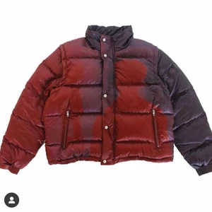 Ranger Cartel Jacka - Jacka från Ranger Cartel. Använd 1 gång. Slutsåld och kommer inte släppas igen.  Jag är 182cm lång.